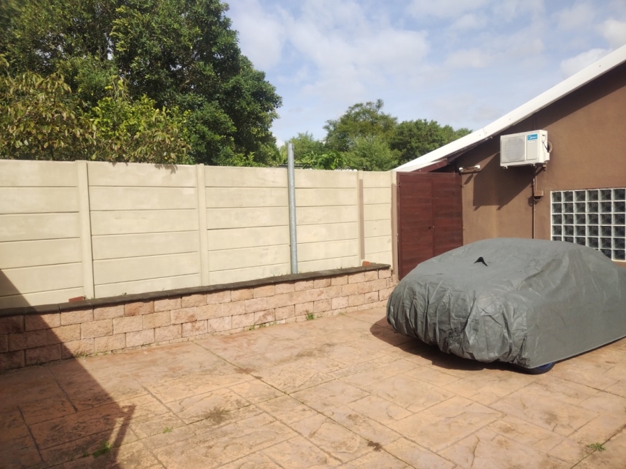 7 Bedroom Property for Sale in Brackenfell Central Western Cape